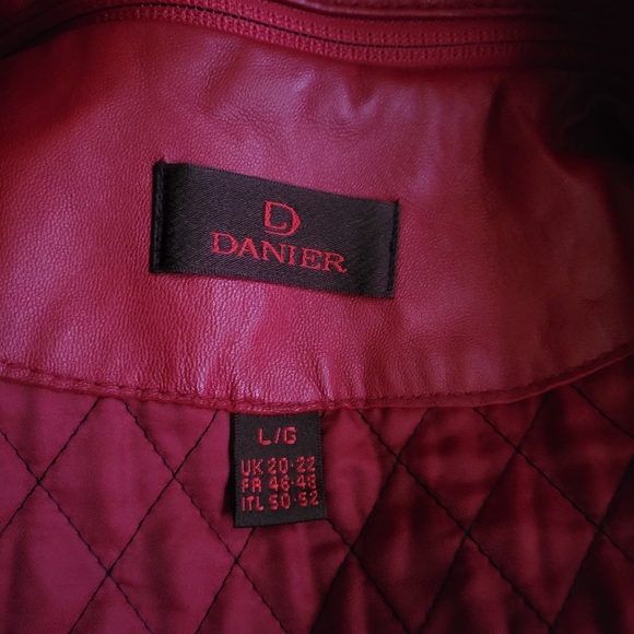 Red leather coat - Picture 5 of 7